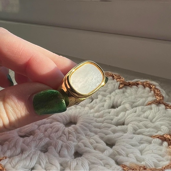 Mother of Pearl Gold Sahira ring - Picture 2 of 3